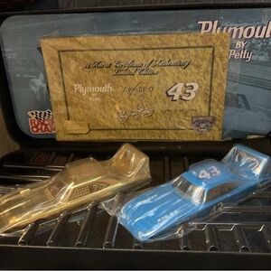 Richard Petty Die Cast Collectable Gift - 24 Karat Gold Plymouth
